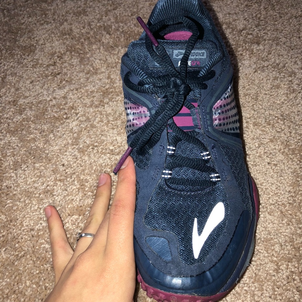 Brooks trail shoes - size 8